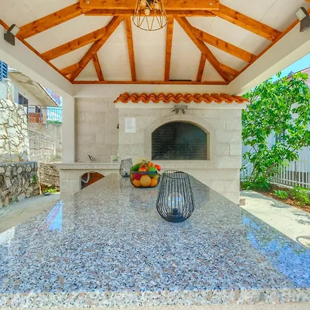 Ann Apartment Marina